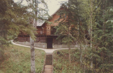 森のログハウス