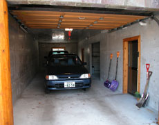 車庫とオーバースライダーの扉